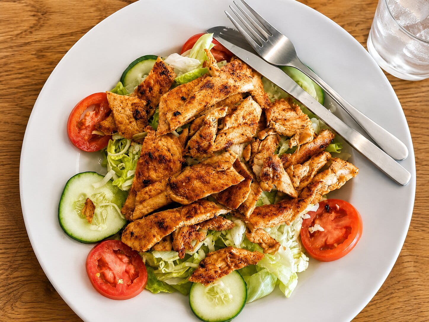 A grilled chicken salad served at Los Bandidos