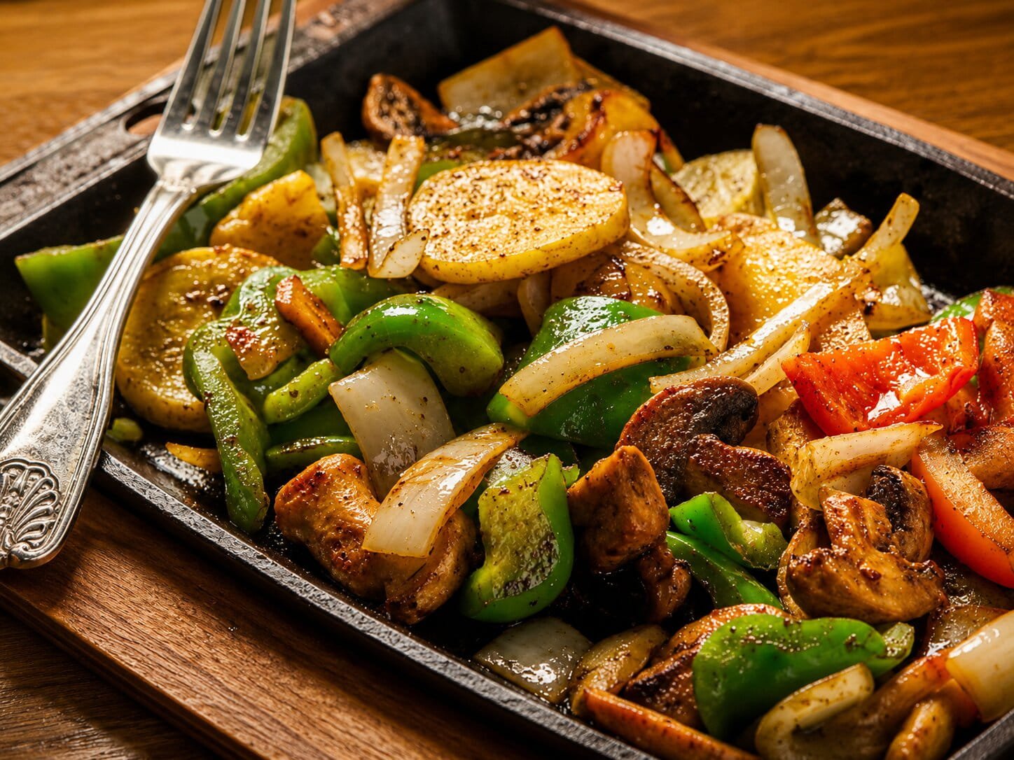 Colorful veggie fajitas served at Los Bandidos